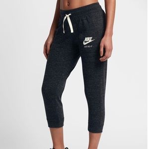 Nike sportswear vintage capri joggers
